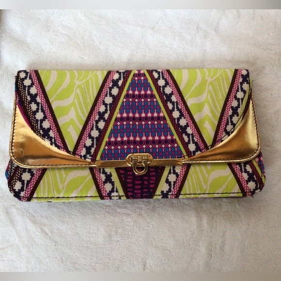 H&M Handbags - NWT H&M Decorative Clutch